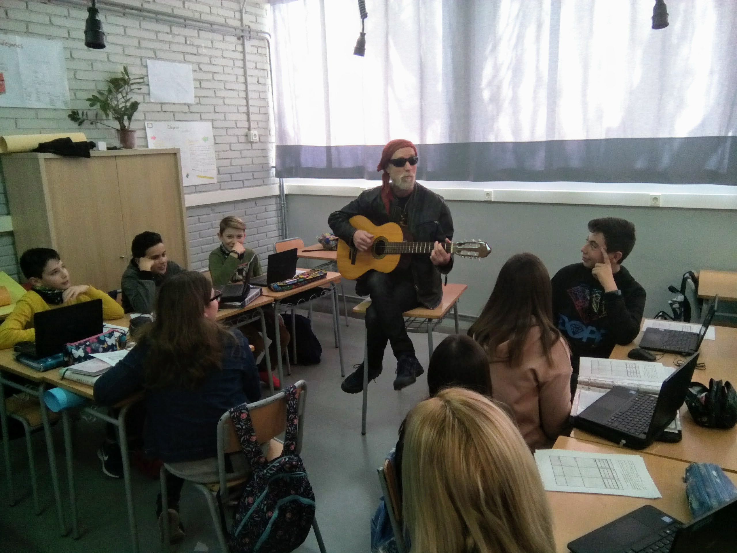 GAUDIM DE LA POESIA A RITME DE ROCK&amp;ROLL